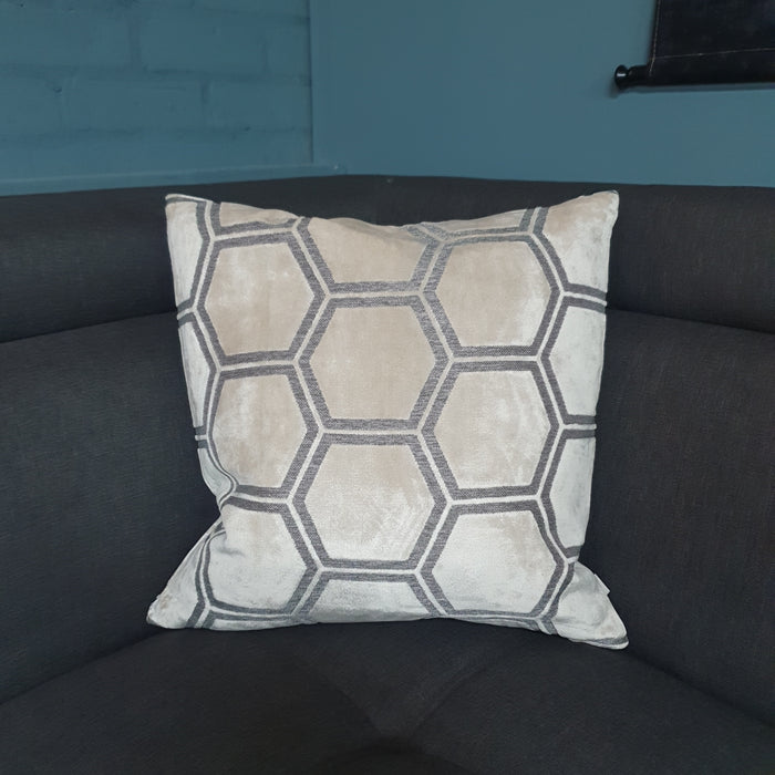 Ivor Chair & Sofa Cushion - Cream Geometric - 43 x 43 ccm