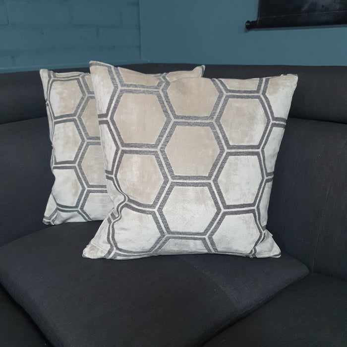 Ivor Chair & Sofa Cushion - Cream Geometric - 43 x 43 ccm