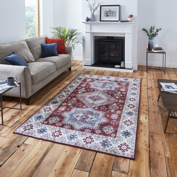 Traditional Living Room Rug In Liberty Red