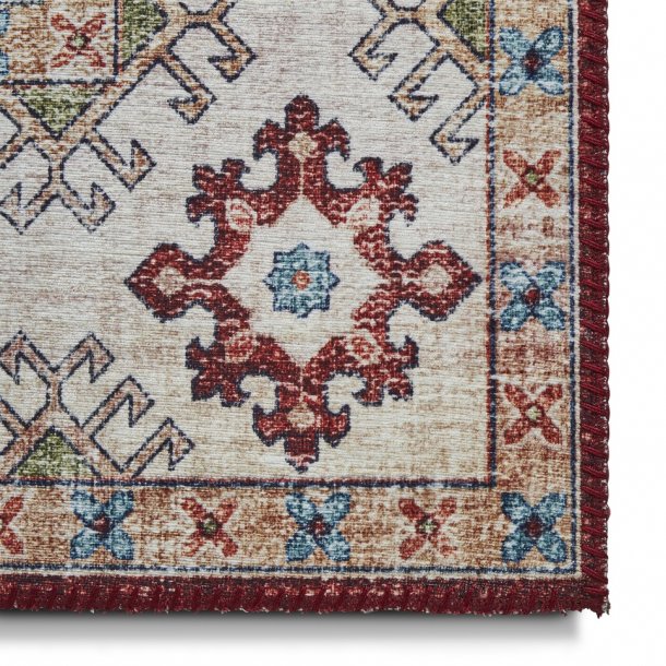Traditional Living Room Rug In Liberty Red